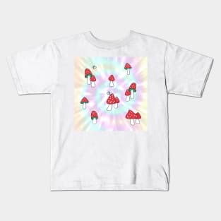 Aesthetic Red Hatted Mushrooms and Butterflies on a Rainbow Pastel Tie Dye Background Kids T-Shirt